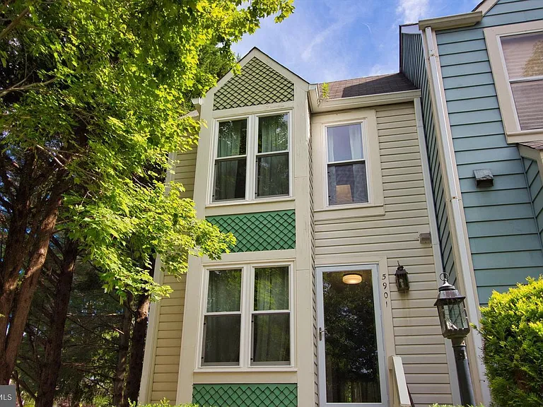 5901 Saint Giles Way — Photo 1