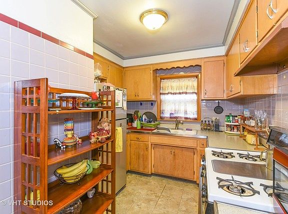 4th image of 14933 Langley Ave