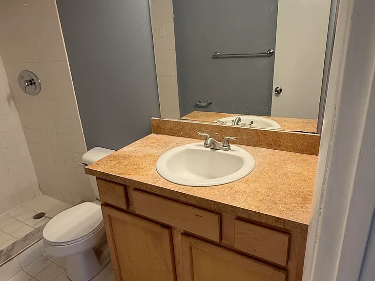 475 SE 8th St #214 — Photo 20