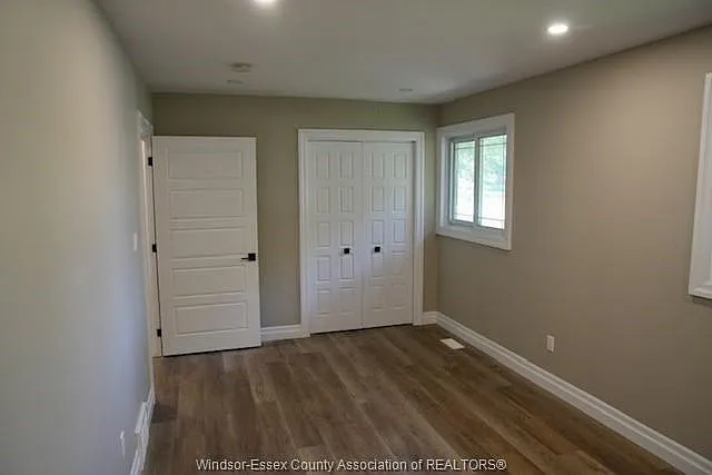 955 Roseland Dr S — Photo 17