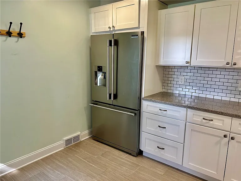 1161 Winton Rd S — Photo 11