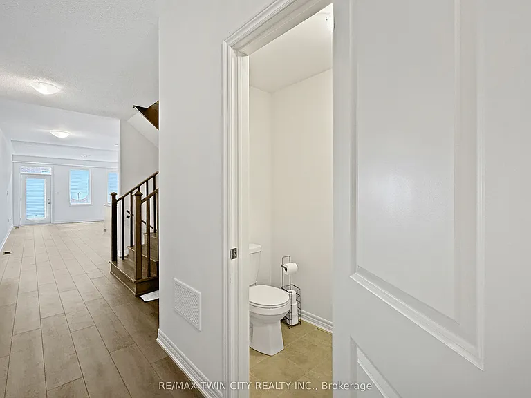 82 Gledhill Cres — Photo 6