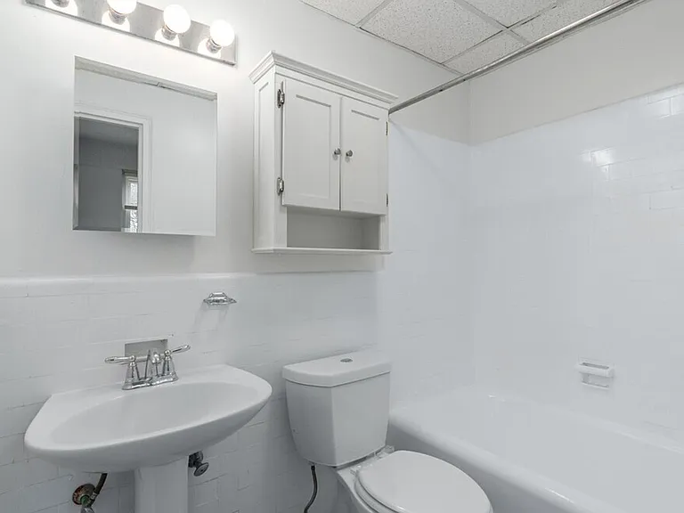 McCallum Apartments — Photo 17