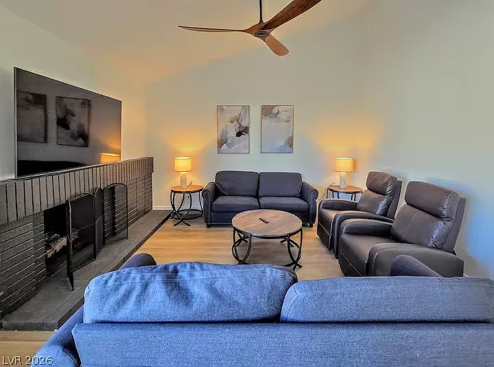 5 bed, 3.0 bath, 2044 sqft, $3,495 — Photo 4