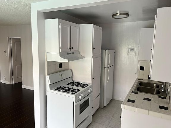 2nd image of 1427 N Gardner St APT 15
