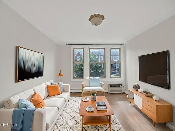 3rd image of 1871 Haring St