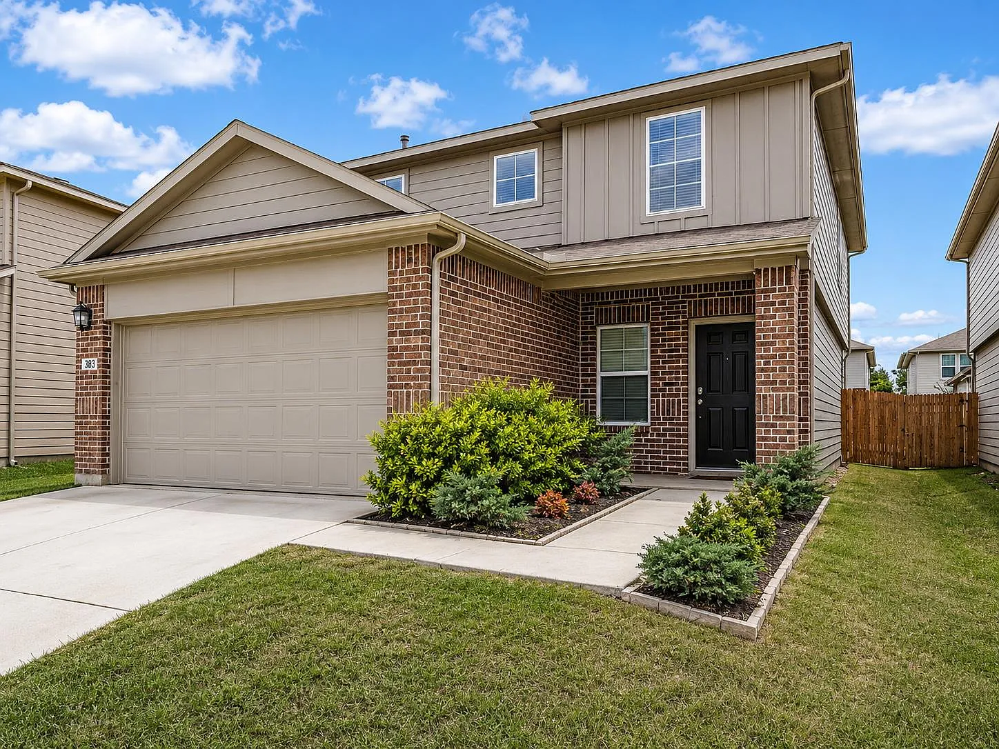 4 bed, 3.0 bath, 2590 sqft, $2,195 — Photo 1