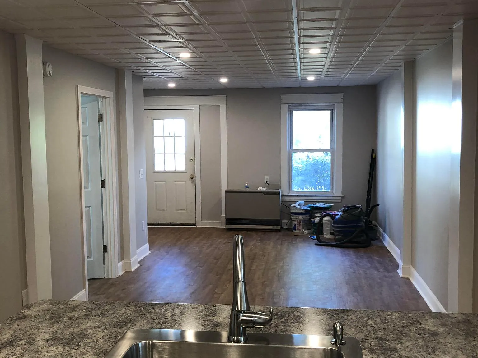 3 bed, 851 sqft, $2,300 — Photo 3