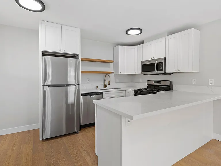 1107 E 3rd St #B — Photo 3