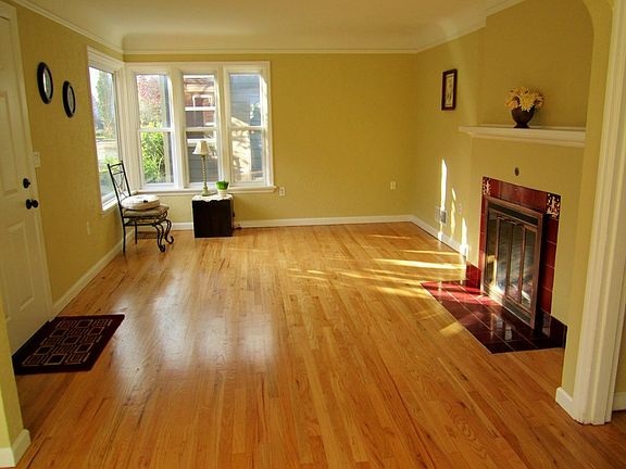 3rd image of 216 NW 40th St