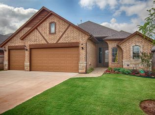 2728 SE 38th St, Moore, OK 73160