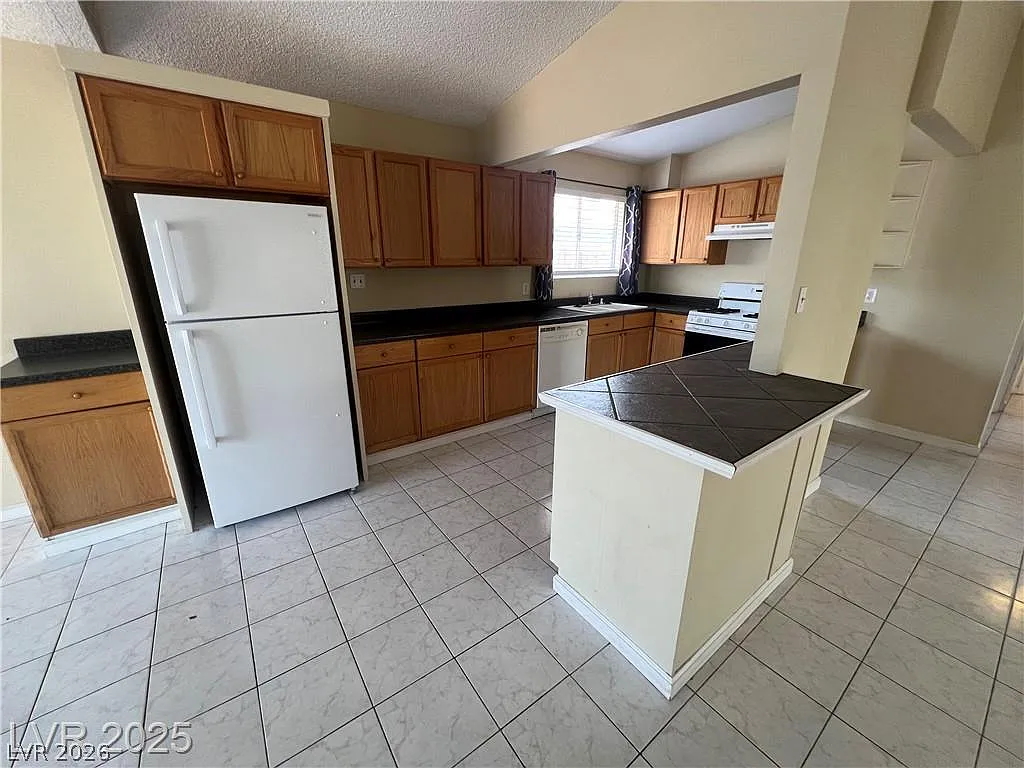 3 bed, 2.0 bath, 1284 sqft, $1,750 — Photo 4