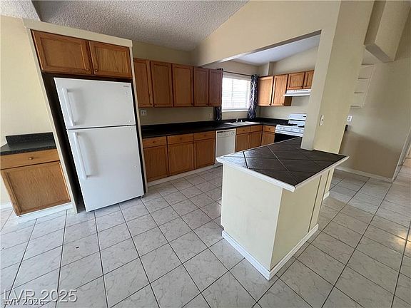 4th image of 6430 Alomar Ave