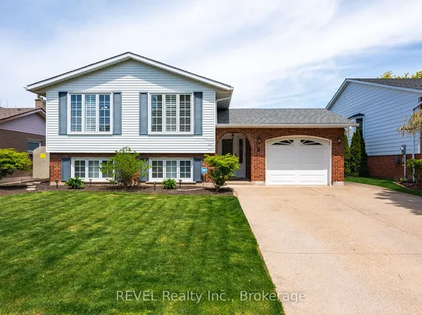 9 Amberwood Ct, Saint Catharines, ON L2N 7E1