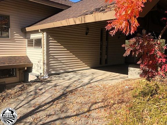 3rd image of 822 Bret Harte Dr