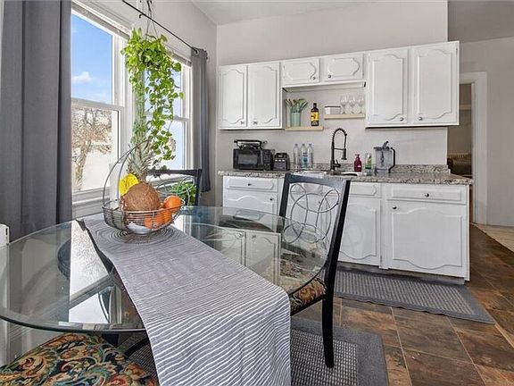 5th image of 119 Rosewood Ter APT 1