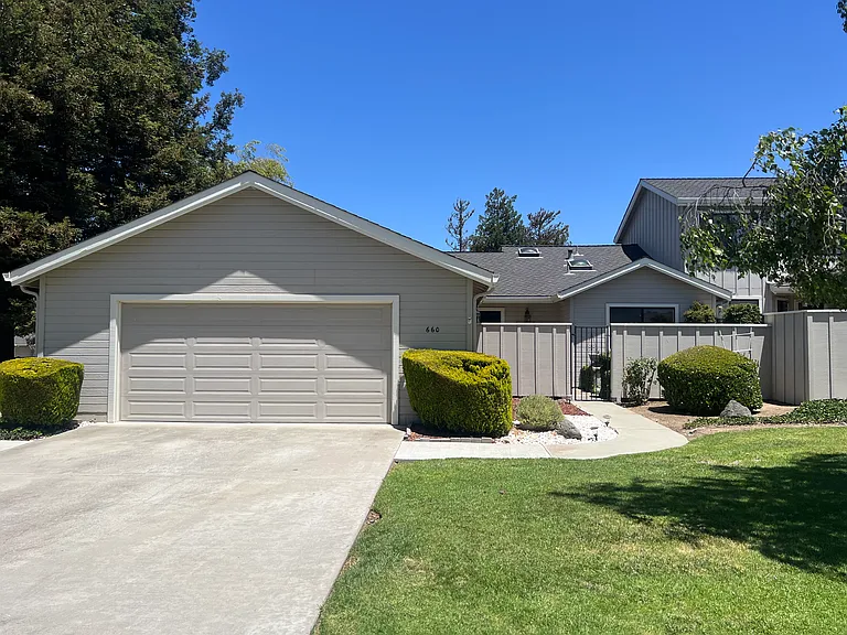 660 Helen Dr — Photo 1