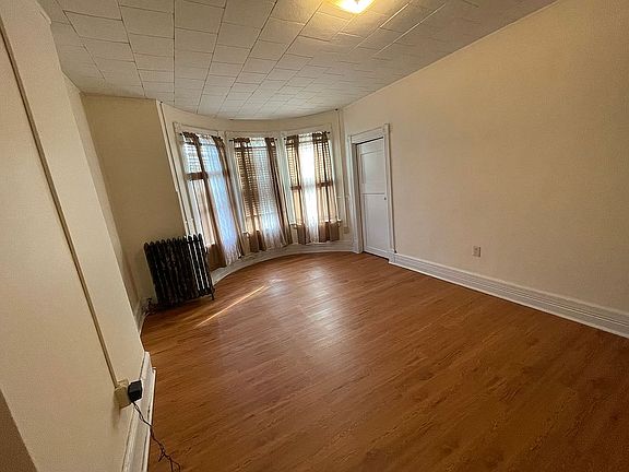 4th image of 14 Henry Ave