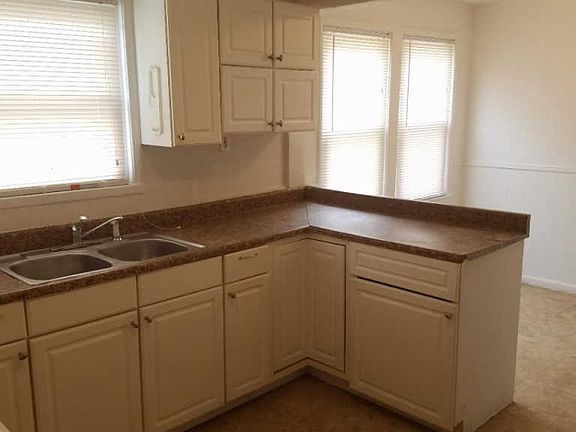 3rd image of 7050 Manette Dr