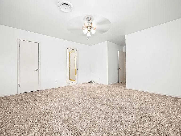 630 Bradshaw Dr — Photo 9