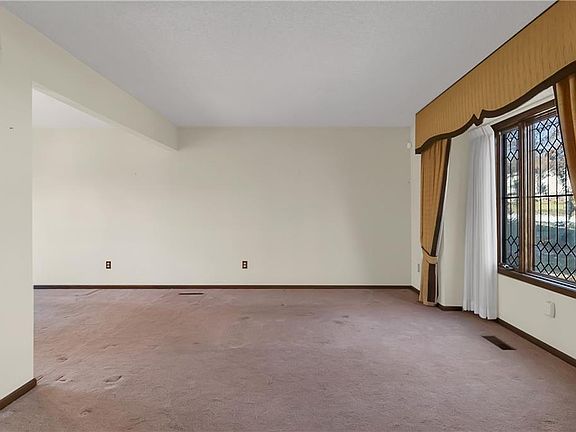 4th image of 5417 Locust Ln