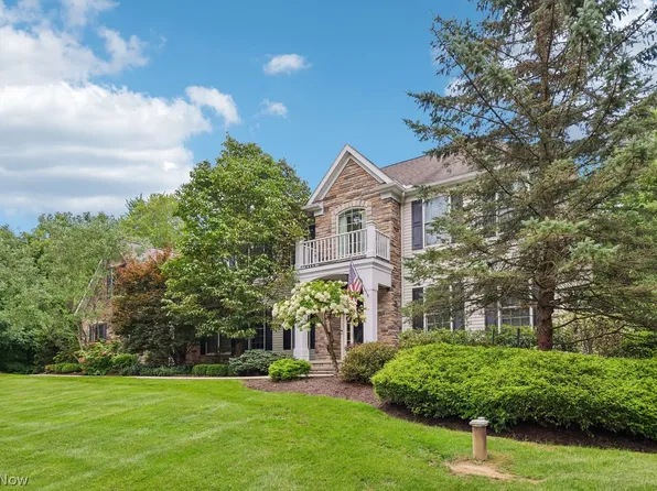 10845 Stella Ln, Chagrin Falls, OH 44023