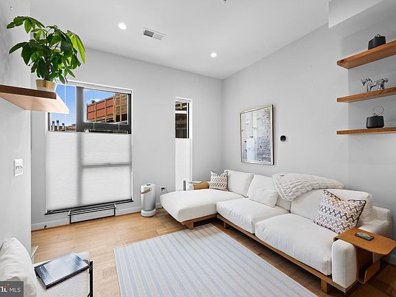 4th image of 2525 Pennsylvania Ave NW #305