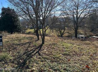 106 Loyola Ln, Oak Ridge, TN 37830