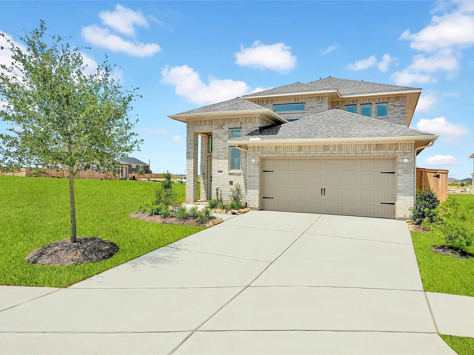 4 bed, 3.5 bath, 2600 sqft, $3,000 — Photo 2