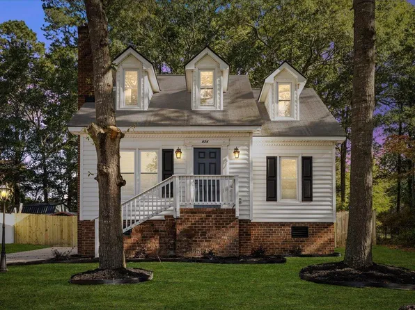 824 Hilton Dr, Fayetteville, NC 28311