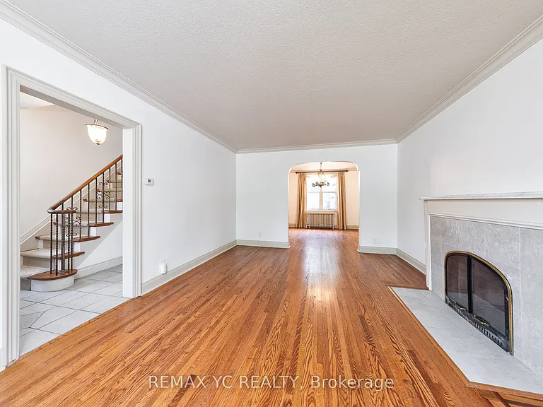425 Broadway Ave — Photo 3