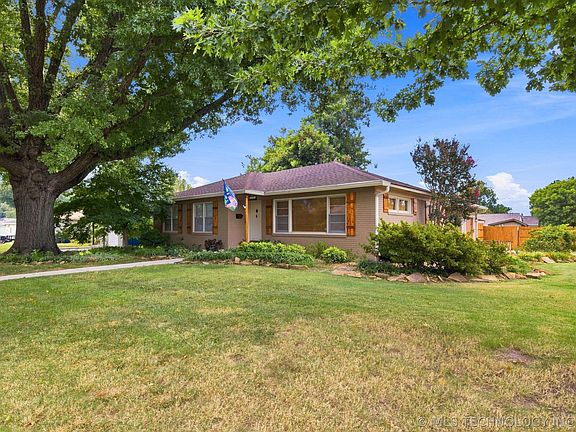 2nd image of 4504 E 25th Pl
