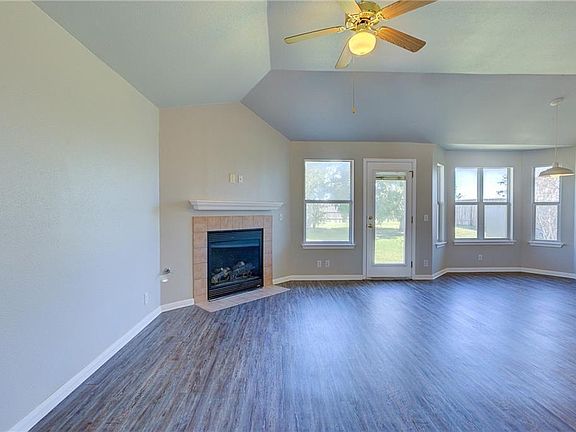 3rd image of 210 Dana Dr