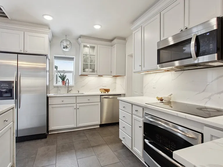 3435 N Franklin St — Photo 5