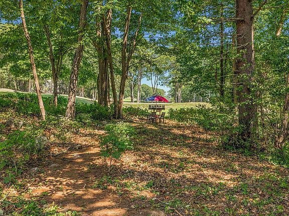 5th image of 140 Pioneer Road