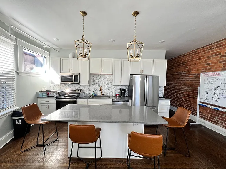 6087 Montgomery Rd — Photo 3