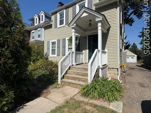 511 Gardenia Ave, Royal Oak, MI 48067