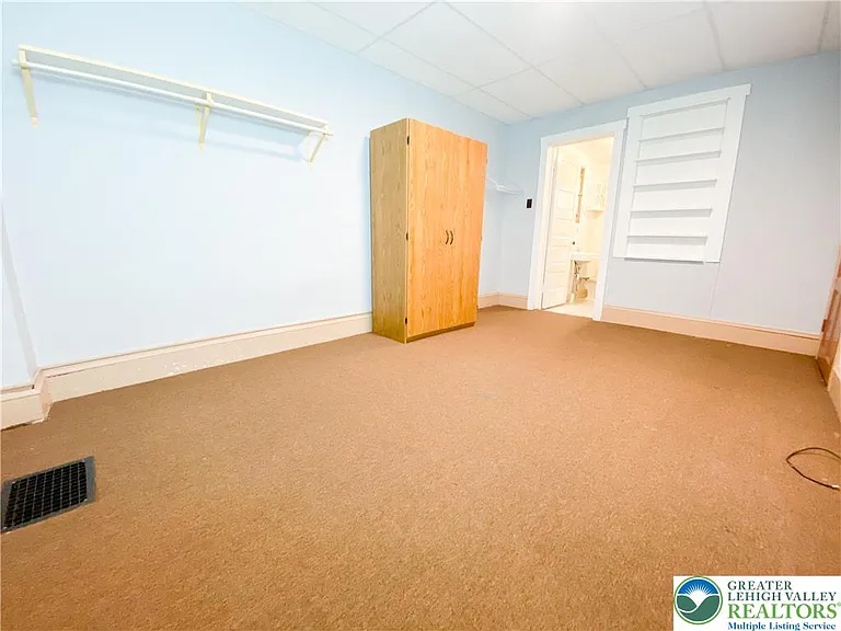 326 Lehigh Ave — Photo 8