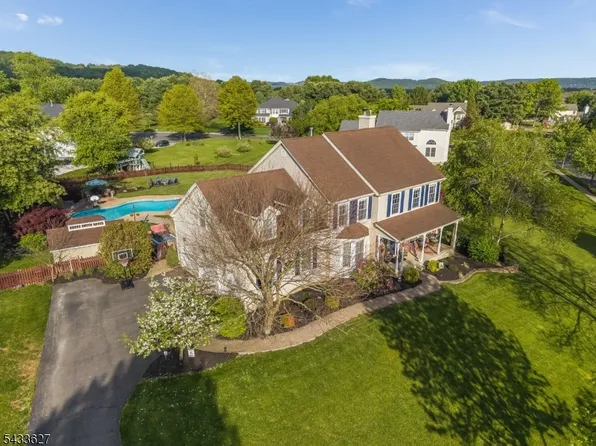 15 Foxwood Ln, Lopatcong Twp., NJ 08865