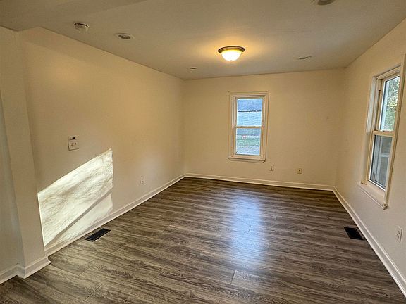 3rd image of 15 Community St
