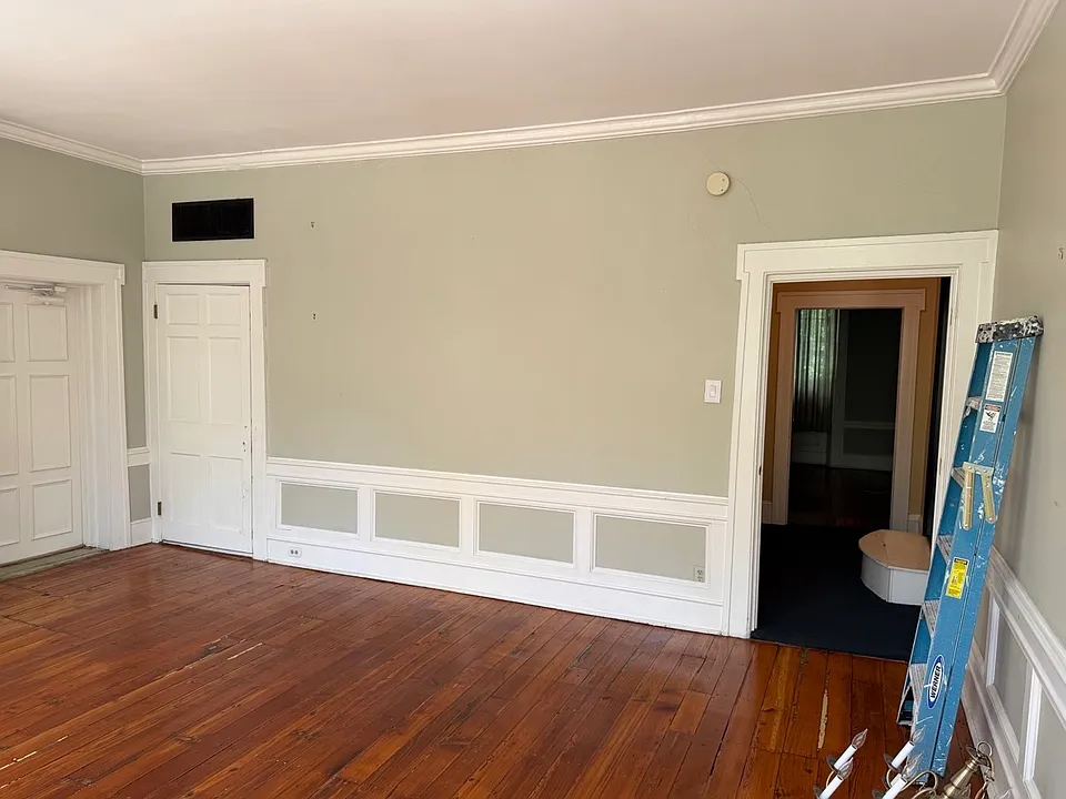705 Walnut St