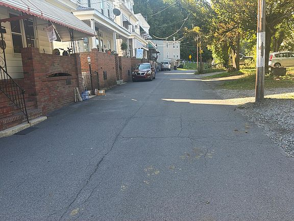4th image of 327 Penn St