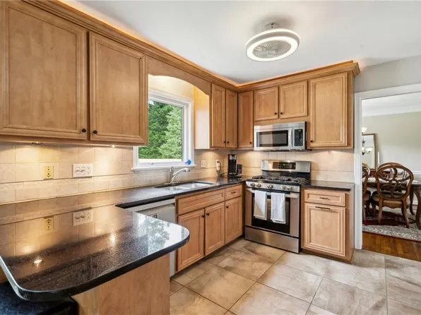 108 Bayview Dr, Yorktown, VA 23692