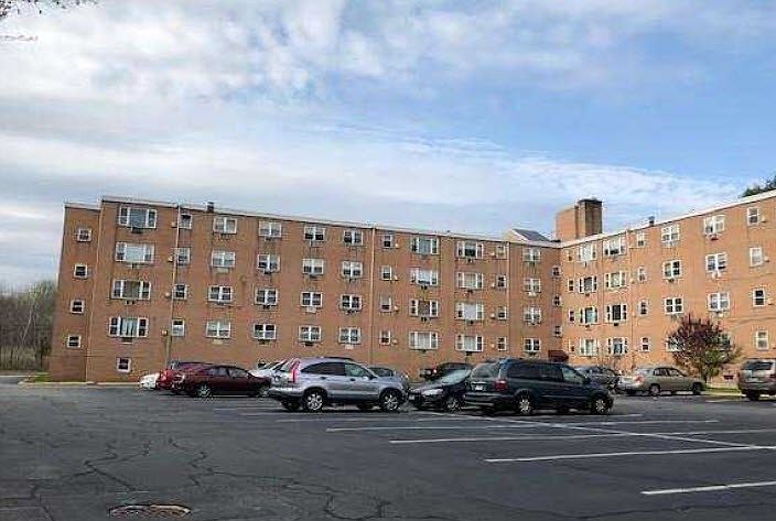 2nd image of 70 Farmington Ave Unit 3B