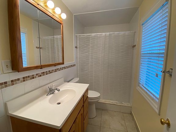 3rd image of 905 Palm Springs Blvd APT B