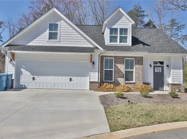 439 Fernwood Dr, Yadkinville, NC 27055