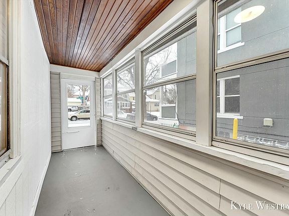 4th image of 549 Lincoln Ave NW