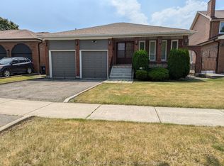 65 Lambeth Sq, Toronto, ON M1W 3B3
