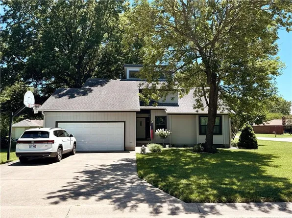 1002 Kelly Dr, Pittsburg, KS 66762