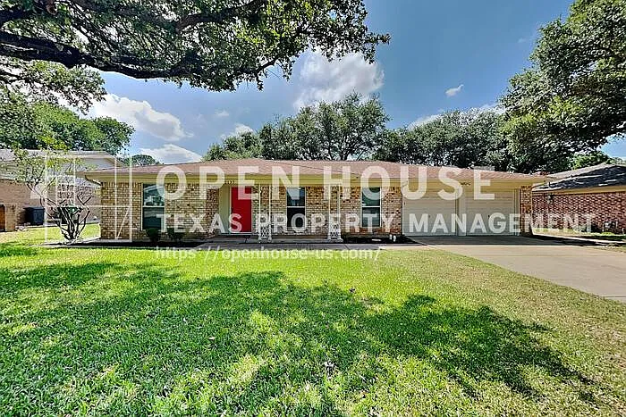 2137 Mountainview Dr — Photo 1